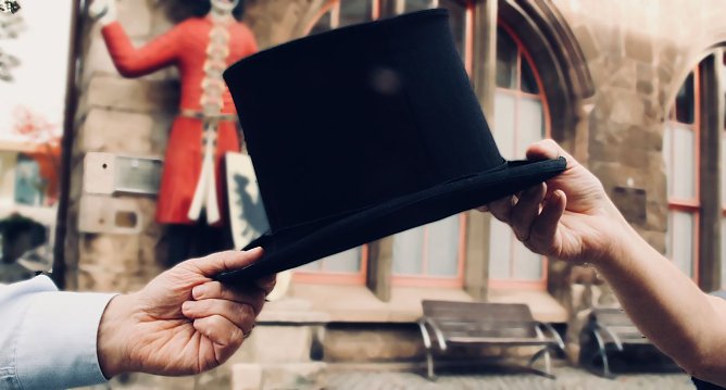 Der Zylinder wird weiter gereicht - die Rolandgruppe hat wieder einen "Zwanziger" (Foto: agl)