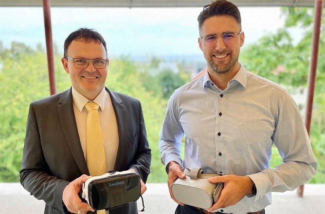 HSN Präsident Prof. Dr. Jörg Wagner und Prof. Dr. Jan Andre Millemann (Foto: Tina Bergknapp) HSN Präsident Prof. Dr. Jörg Wagner und Prof. Dr. Jan Andre Millemann (Foto: Tina Bergknapp)