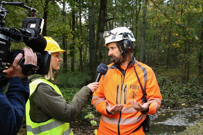 Am Boden hatte Renato Giezendanner viele Fragen zu beantworten (Foto: agl) Am Boden hatte Renato Giezendanner viele Fragen zu beantworten (Foto: agl)