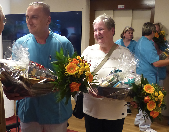 Seit Anfang an dabei - im Sonnenhof wurden auch die Mitarbeiter zum Jubil&auml;um begl&uuml;ckw&uuml;nscht (Foto: Seniorenwerk)