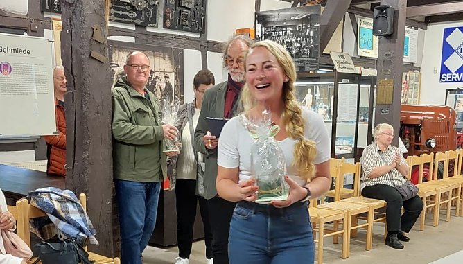 Janin Schieke bef&ouml;rderte den Priem am weitesten (Foto: nnz)