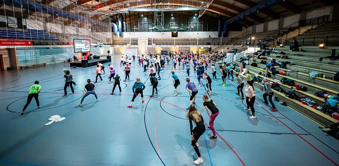 Gut 150n Frauen kamen zum ihrem Sporttag in die Wiedigsburghalle (Foto: C.Keil) Gut 150n Frauen kamen zum ihrem Sporttag in die Wiedigsburghalle (Foto: C.Keil)