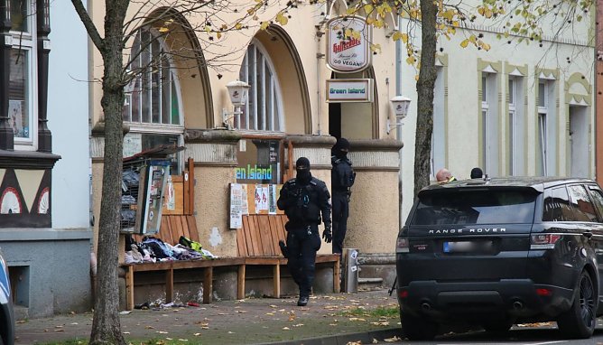 Polizeieinsatz in der Hesser&ouml;der Stra&szlig;e (Foto: agl)