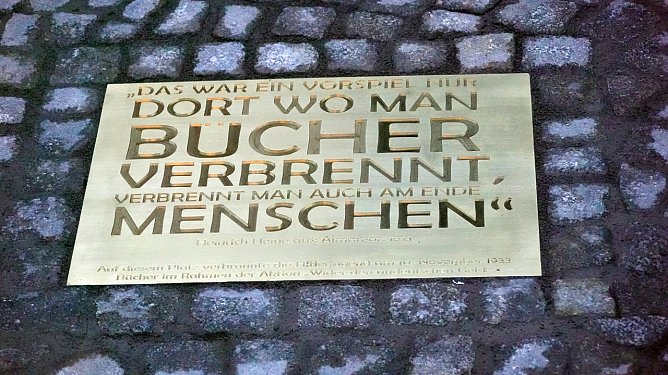 Gedenktafel eingeweiht (Foto: nnz)