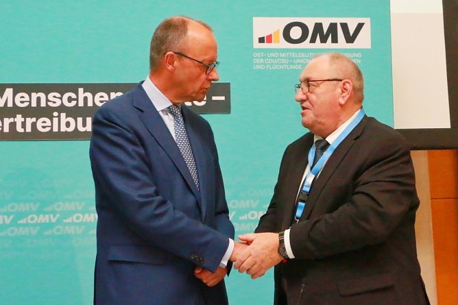 F&uuml;r den neuen Bundesvorsitzenden der OMV gab es auch Gl&uuml;ckw&uuml;nsche von Friedrich Merz (Foto: CDU)
