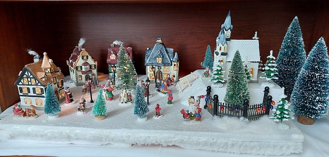 Schneereiche Adventsdekoration (Foto: Wolfgang Dietrich) Schneereiche Adventsdekoration (Foto: Wolfgang Dietrich)