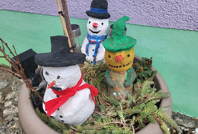 Bastelkreation aus Beton - Die drei Herren (Foto: Simone Klein)