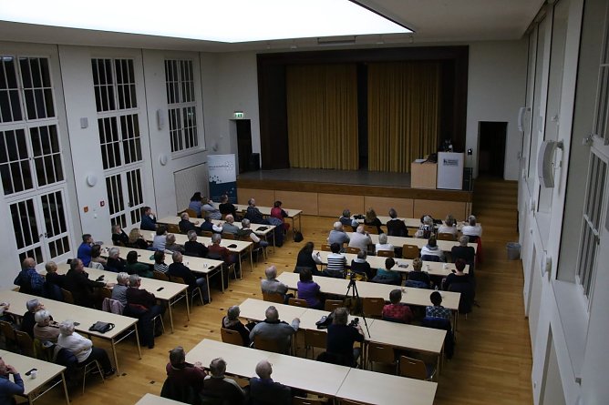 Weihnachtsvorlesung mit Prof. Zwanziger im Audimax (Foto: agl) Weihnachtsvorlesung mit Prof. Zwanziger im Audimax (Foto: agl)