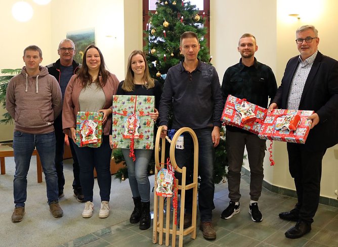 Geschenke für acht Familien wurden bereitgestellt (Foto: Landratsamt Nordhausen) Geschenke für acht Familien wurden bereitgestellt (Foto: Landratsamt Nordhausen)