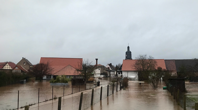 In Windehausen sind die Wassermassen inzwischen von den Stra&szlig;en und Wegen gewichen (Foto: Pressestelle Landratsamt)