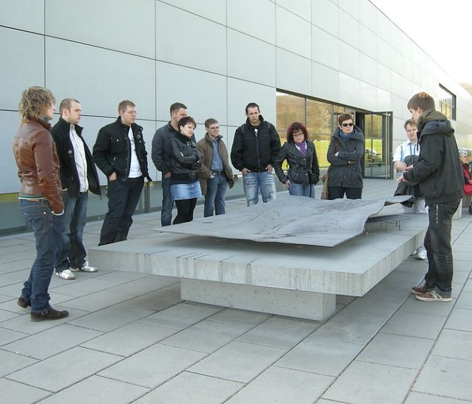 Gedenkst&auml;tte besichtigt (Foto: JU Nordhausen)