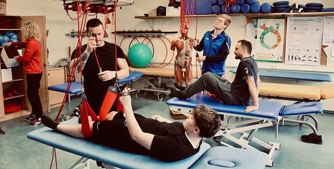 Physiotherapeuten in Ausbildung am Nordhäuser Berufsschulzentrum (Foto: agl) Physiotherapeuten in Ausbildung am Nordhäuser Berufsschulzentrum (Foto: agl)