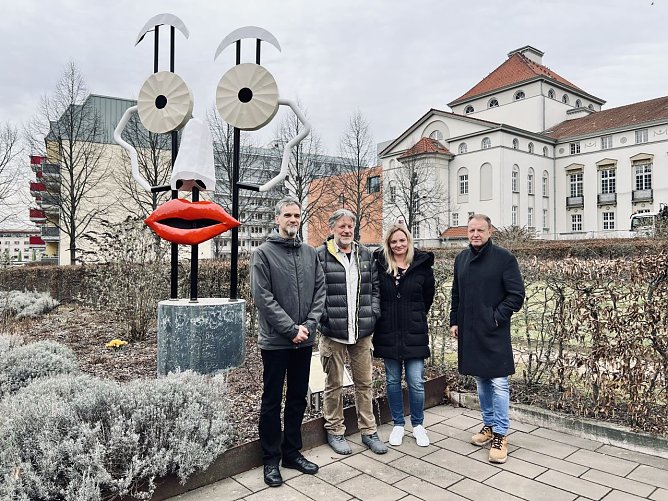 Oberb&uuml;rgermeister Kai Buchmann, Gesch&auml;ftsf&uuml;hrer der Roland Malerwerkst&auml;tten Gerd B&ouml;rold, Verantwortliche f&uuml;r St&auml;dtepartnerschaften Kathleen Scholz, Bauhofleiter Matthias Eggerth (Foto: Stadt Nordhausen)