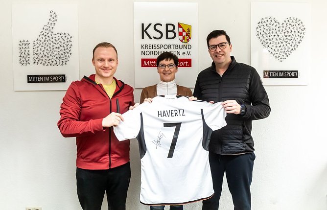 v.r.n.l.: Patrick B&ouml;rsch (Gesch&auml;ftsf&uuml;hrer KSB Nordhausen), Kirsten Schulze (Schulleiterin Regelschule Am F&ouml;rstemannweg) und Christoph Keil (Fachberater Schulsport) (Foto: Christoph Keil)