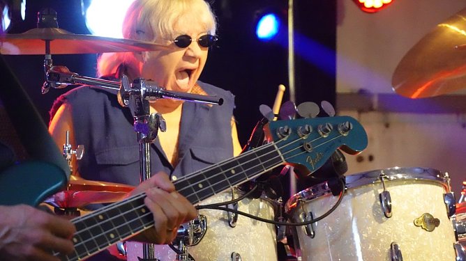 Voller Einsatz - auch mit 75: Ian Paice (Foto: nnz)