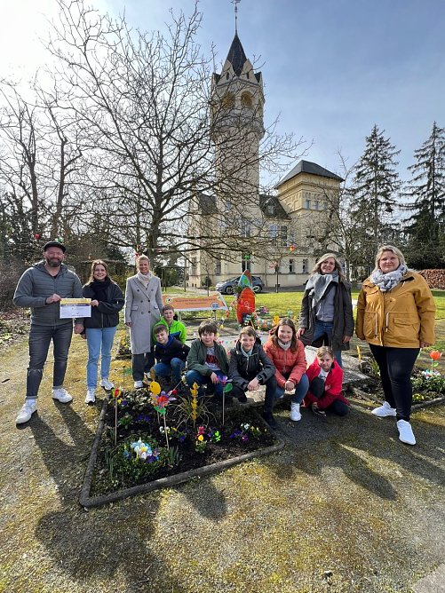 Die Schülerinnen und Schüler der Förstemannschule im Kunsthausgarten (Foto: KJR) Die Schülerinnen und Schüler der Förstemannschule im Kunsthausgarten (Foto: KJR)