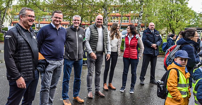 Hoher Besuch aus Politik und Wirtschaft beim 2. Nordth&uuml;ringer Erste Hilfe Wettbewerb des Jugendrotkreuzes in Sondershausen  (Foto: DRK Kyffh&auml;userverband e.V.)