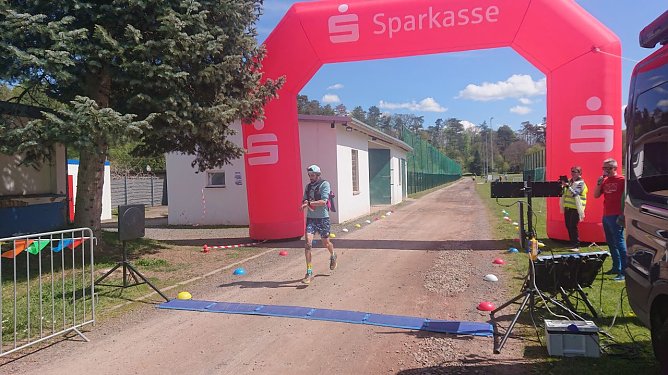 Nach vier Stunden und einer Minute kam Frank Merrbach als Erster in Nordhausen an (Foto: agl)