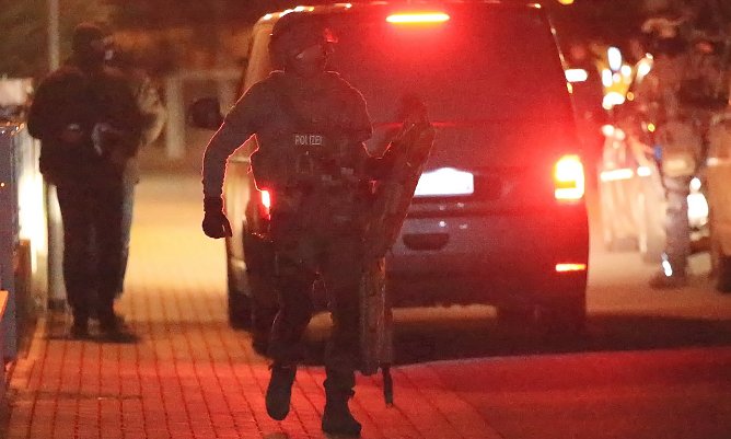 SEK-Einsatz heute Nacht in Nordhausen  (Foto: S.Dietzel)