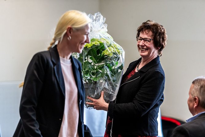 Zum Abschied gab es viele Gl&uuml;ckw&uuml;nsche (Foto: Christoph Keil)