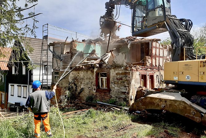 Abrissarbeiten in Auleben (Foto: Landratsamt Nordhausen)