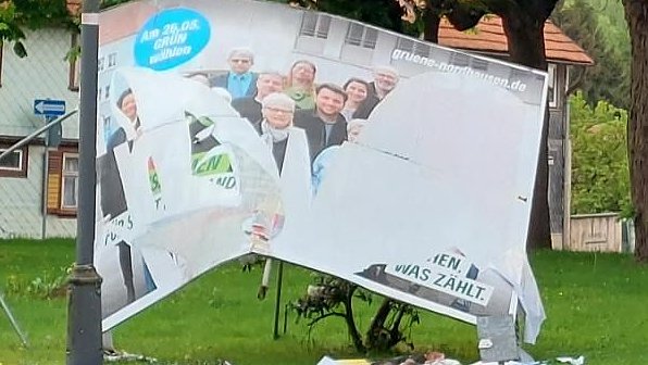 Zerst&ouml;rtes Wahlplakat im Nordh&auml;user Wahl"kampf" (Foto: SPD/LINKE/GR&Uuml;NE)