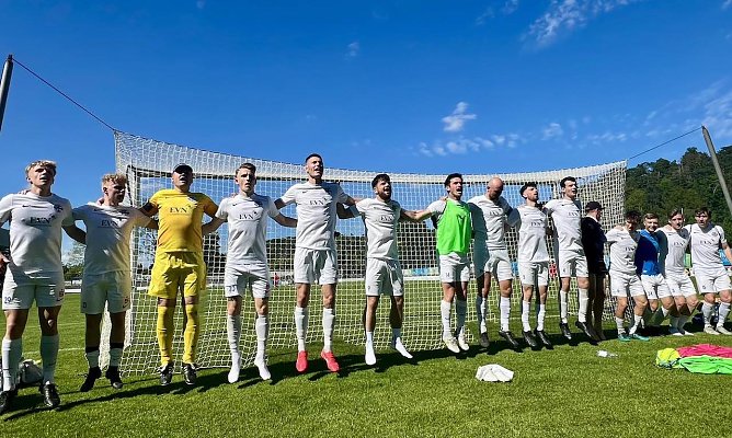 Allen Grund zu feiern: Wacker baut die gute Bilanz der letzten Wochen weiter aus  (Foto: FSV Wacker 90)