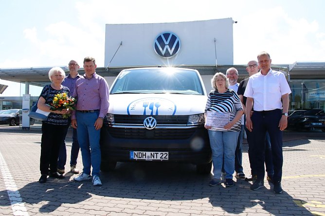 Dank vielf&auml;ltiger Unterst&uuml;tzung konnte die Nordh&auml;user Tafel heute ihren neuen Transporter &uuml;bernehmen (Foto: agl)