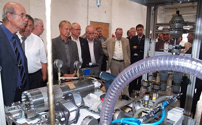 Moderne Technik begutachtet (Foto: nnz)