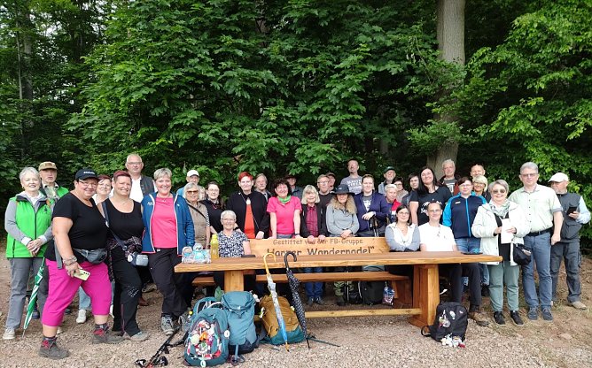 Neue Sitzgelegenheit für Wanderer bei Neustadt (Foto: Harzklub Neustadt) Neue Sitzgelegenheit für Wanderer bei Neustadt (Foto: Harzklub Neustadt)
