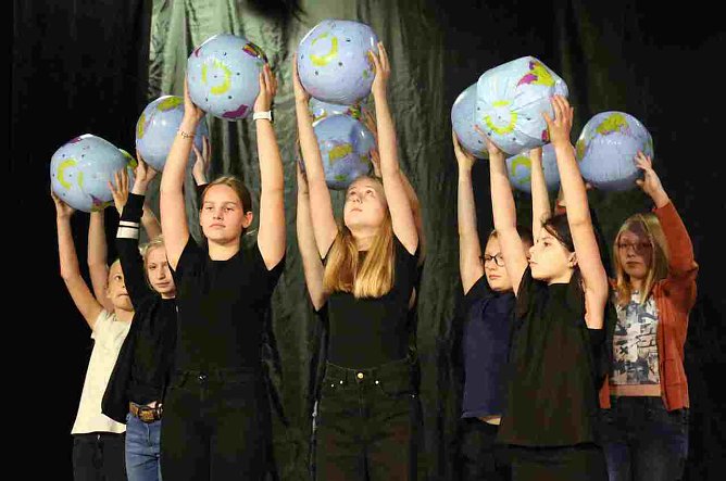 HELP ME im Jugendclubhaus (Foto: TNLOS) HELP ME im Jugendclubhaus (Foto: TNLOS)