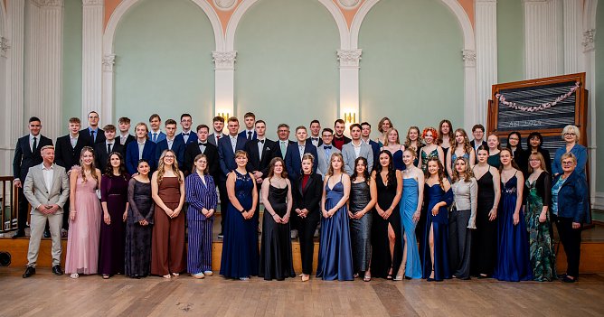 Der Abiturjahrgang 2024 des Humboldt Gymnasiums (Foto: C.Keil) Der Abiturjahrgang 2024 des Humboldt Gymnasiums (Foto: C.Keil)