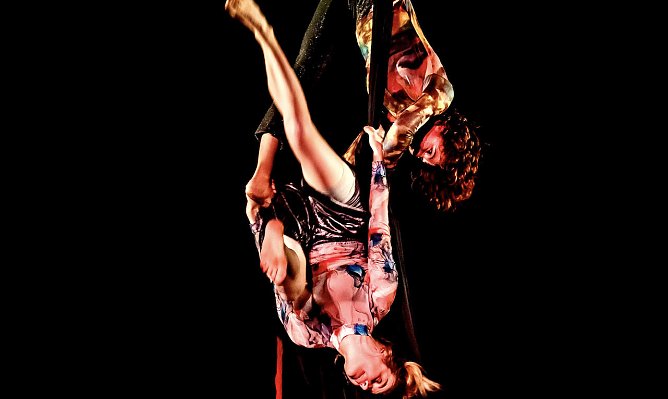 Zirkusshow im Blue Balloon (Foto: Agentur) Zirkusshow im Blue Balloon (Foto: Agentur)