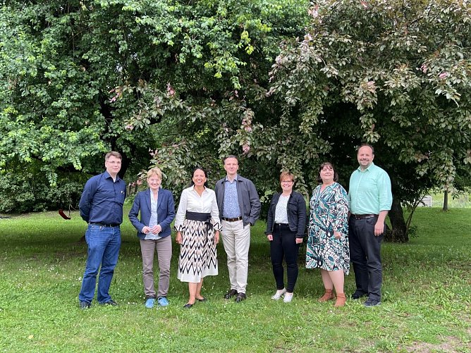 Teilnehmende des Nachtreffens der DFG-Delegationsreise an der Hochschule Nordhausen diskutieren zuk&uuml;nftige Forschungskooperationen (Foto: HSN)