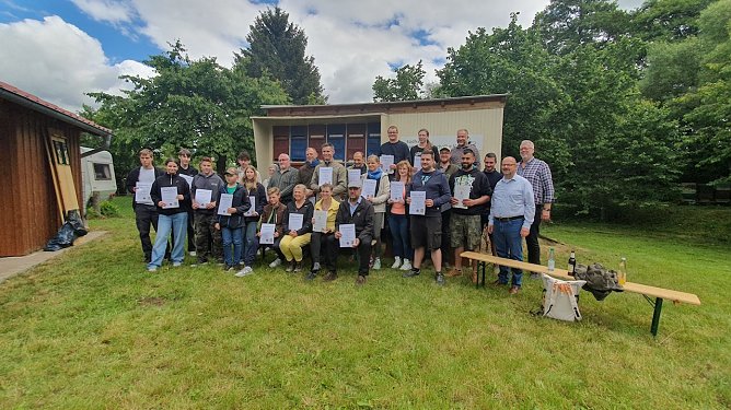 30 Teilnehmer absolvierten den Imker-Kurs (Foto: Pressestelle Landratsamt)