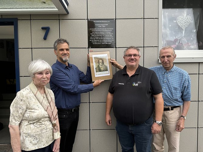Enthüllung der Gedenktafel für Friedrich August Wolf (Foto: Stadt Nordhausen) Enthüllung der Gedenktafel für Friedrich August Wolf (Foto: Stadt Nordhausen)