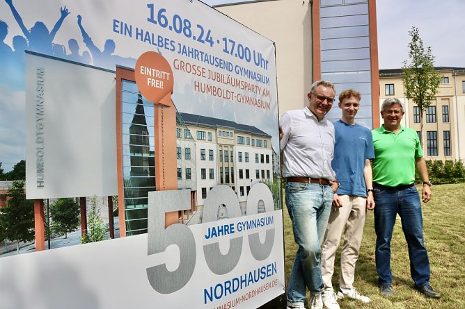 Schulleiter Volker Vogt, Service-Gesch&auml;ftsf&uuml;hrer Gunnar Reuter, Sch&uuml;lersprecher Oskar Kirchner (Foto: Pressestelle Landratsamt)