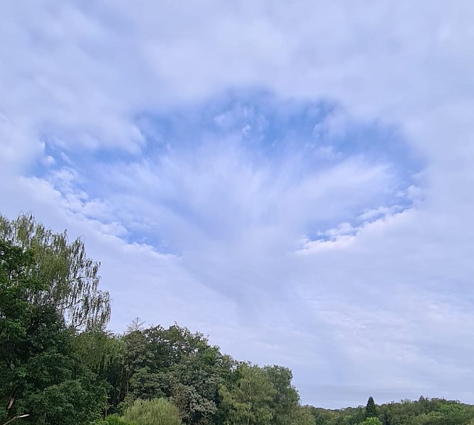 Hole Punch Cloud (Foto: Silvia S.) Hole Punch Cloud (Foto: Silvia S.)