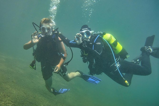 Unter Wasser  (Foto: TSC Neptun)