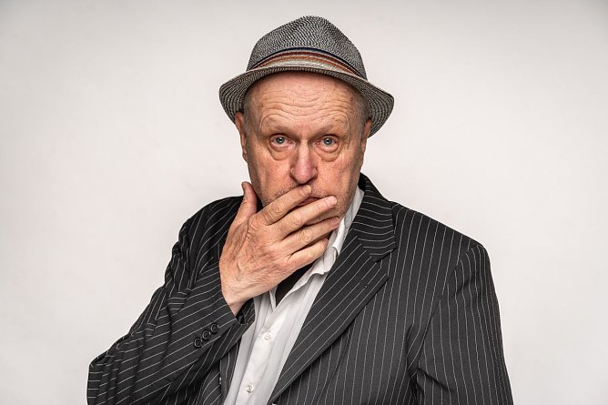 Kabarettist Heinz Klever wartet mit politischem Programm auf (Foto: Echte Nordh&auml;user Traditionsbrennerei)