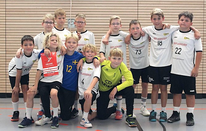 der stolze Nordhäuser Handballnachwuchs präsentiert seine Urkunde (Foto: NSV) der stolze Nordhäuser Handballnachwuchs präsentiert seine Urkunde (Foto: NSV)