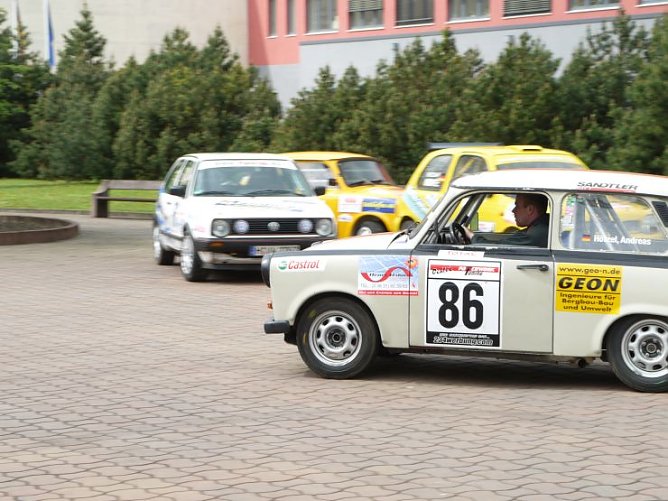 Ein Rallye Teilnehmer mit Trabant (Foto: Angelo Glashagel) Ein Rallye Teilnehmer mit Trabant (Foto: Angelo Glashagel)
