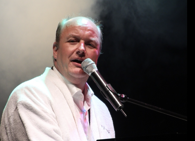 Peter Frank interpretiert Udo Jürgens (Foto: Susanne Schickschneit) Peter Frank interpretiert Udo Jürgens (Foto: Susanne Schickschneit)