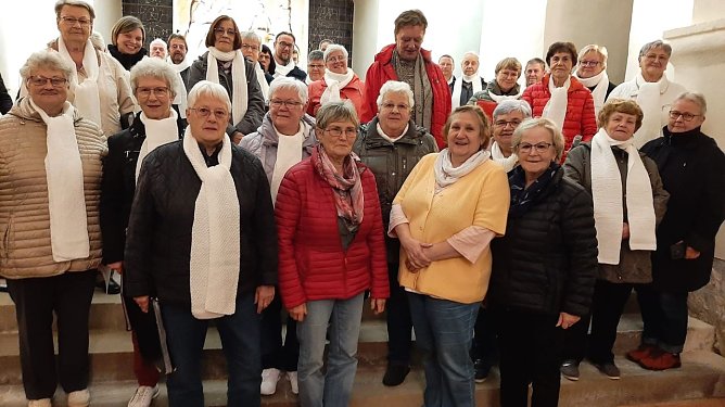 Beim Chor "Rhytmus 22" muss kein Hals mehr frieren (Foto: Cordula Körner) Beim Chor "Rhytmus 22" muss kein Hals mehr frieren (Foto: Cordula Körner)