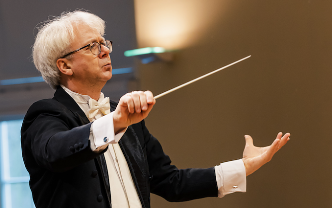 Dirigent Pavel Baleff (Foto: Julia Lormis) Dirigent Pavel Baleff (Foto: Julia Lormis)