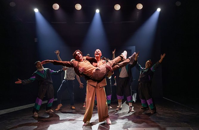 Ein K&auml;fig voller Narren kehrt auf die B&uuml;hne zur&uuml;ck (Foto: Tim M&uuml;ller)