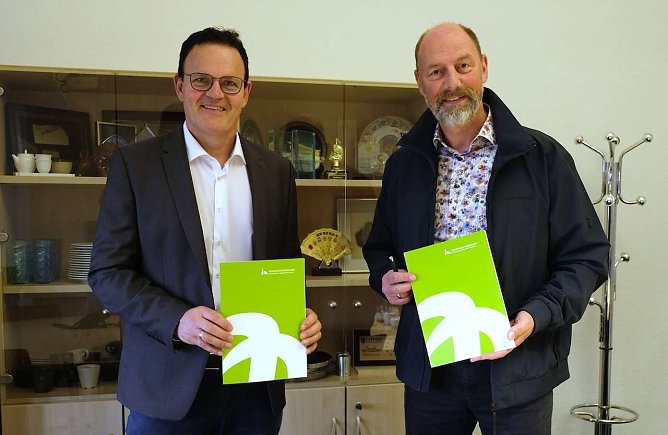 Unterzeichnung eines Kooperationsvertrags zur F&ouml;rderung der Aus- und Weiterbildung zwischen der Hochschule Nordhausen und der CFF GmbH & Co. KG (Foto: Nadine Kathrin Luschnat)