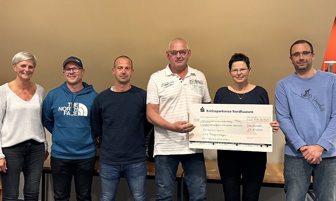Übergabe des Spendenschecks (Foto: A.Günther) Übergabe des Spendenschecks (Foto: A.Günther)