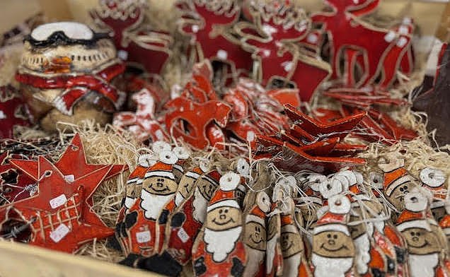 Viele handgefertigte Artikel zum Fest (Foto: Nordthüringer Lebenshilfe) Viele handgefertigte Artikel zum Fest (Foto: Nordthüringer Lebenshilfe)