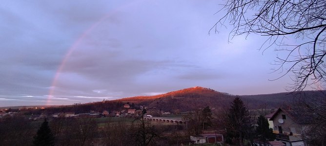 Regenbogen über Sachsenburg (Foto: Günter Kluge) Regenbogen über Sachsenburg (Foto: Günter Kluge)